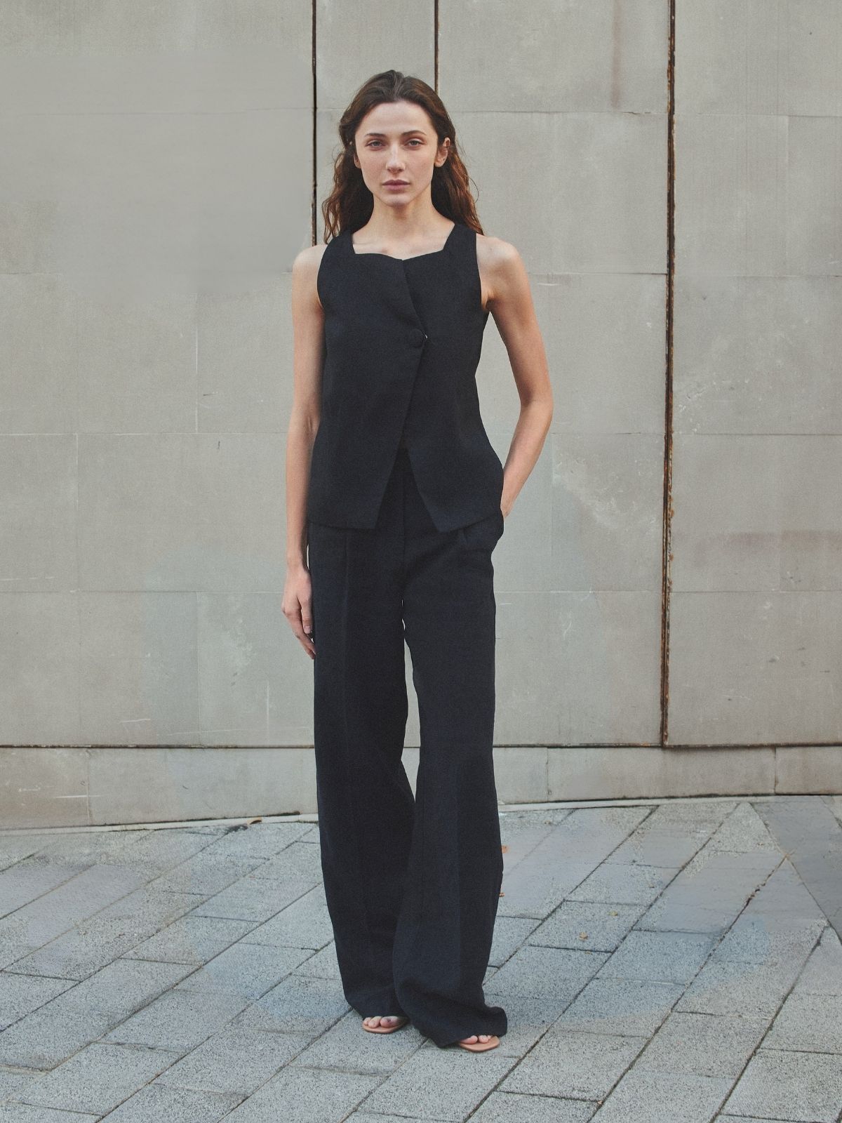 AUGUST VEST BLACK